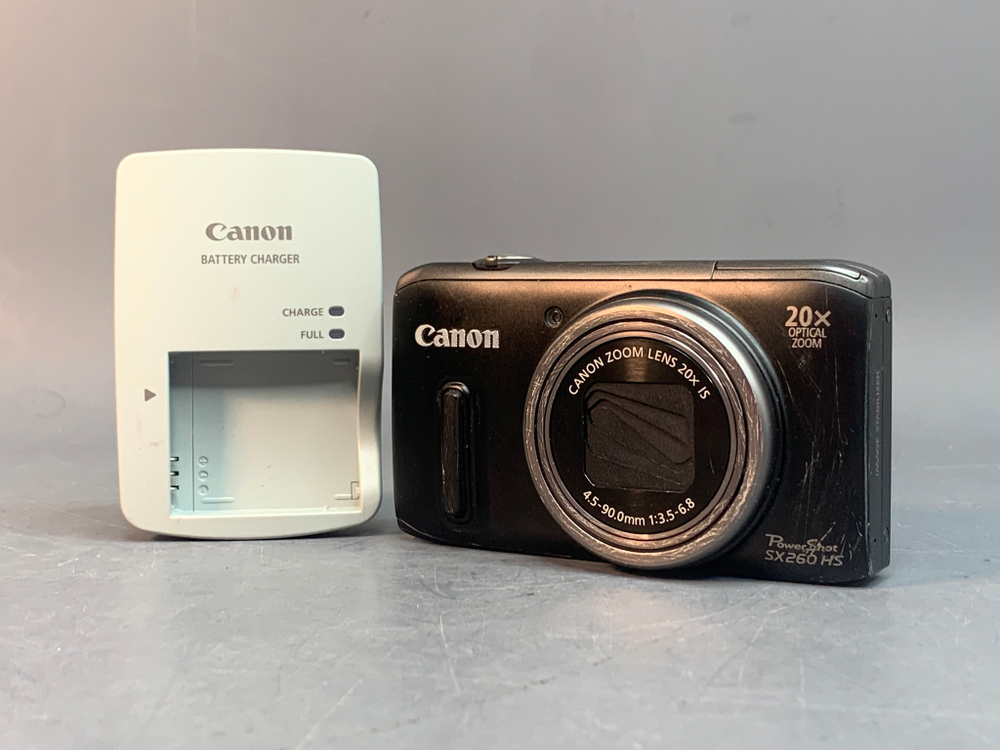 Canon PowerShot SX260 HS царапины на корпусе