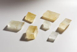 Оптический кальцит выколки M