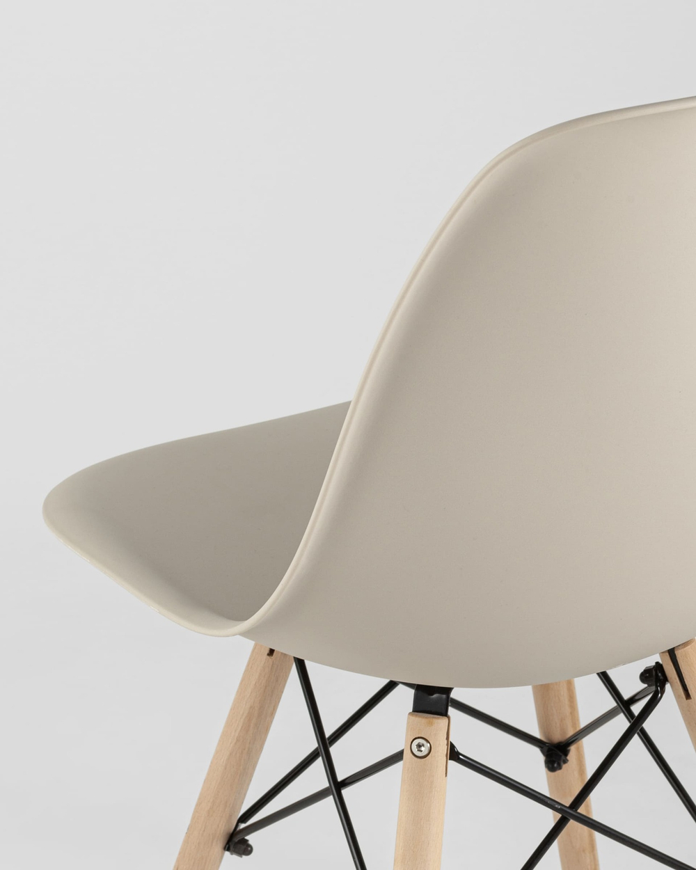 Стул Eames Style DSW бежевый x4 (разборный каркас)