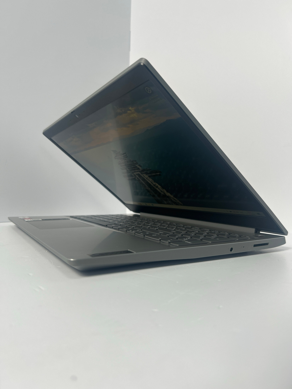 Ноутбук Lenovo IdeaPad 3 15ADA05 (81W101CFRK) 15.6"/ AMD Athlon 3020e/RAM 4GB/SSD 128GB/AMD Radeon Graphics/1920*1080/IPS/DOS/Подсветка кл-ры:нет/серый. Состояние: B1