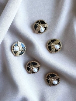 Декоративные металлические пуговицы на ножке