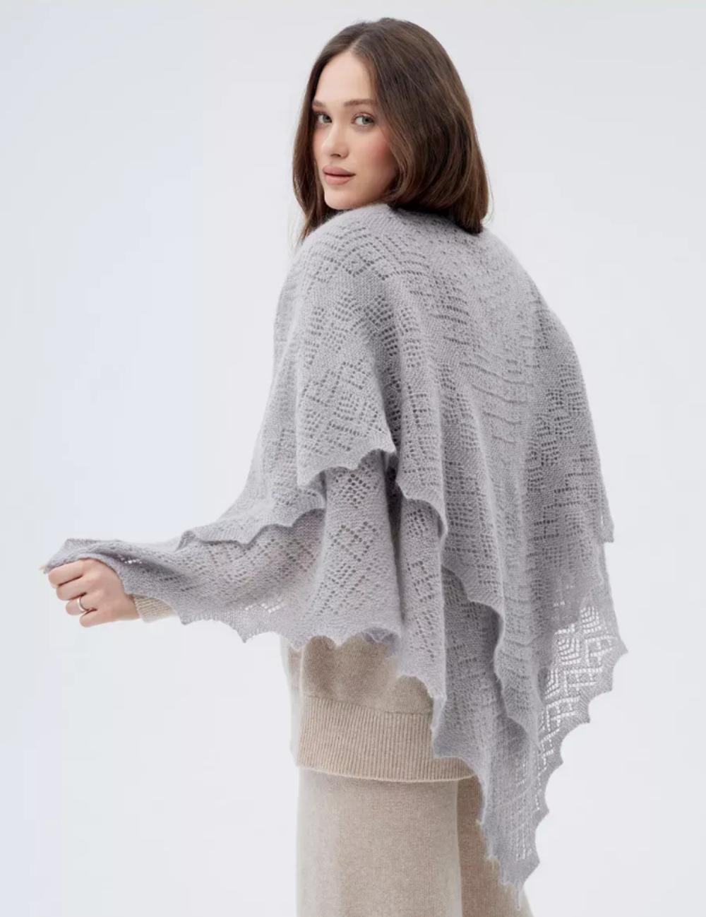 Оренбургский пуховый платок П4-110-03 серый