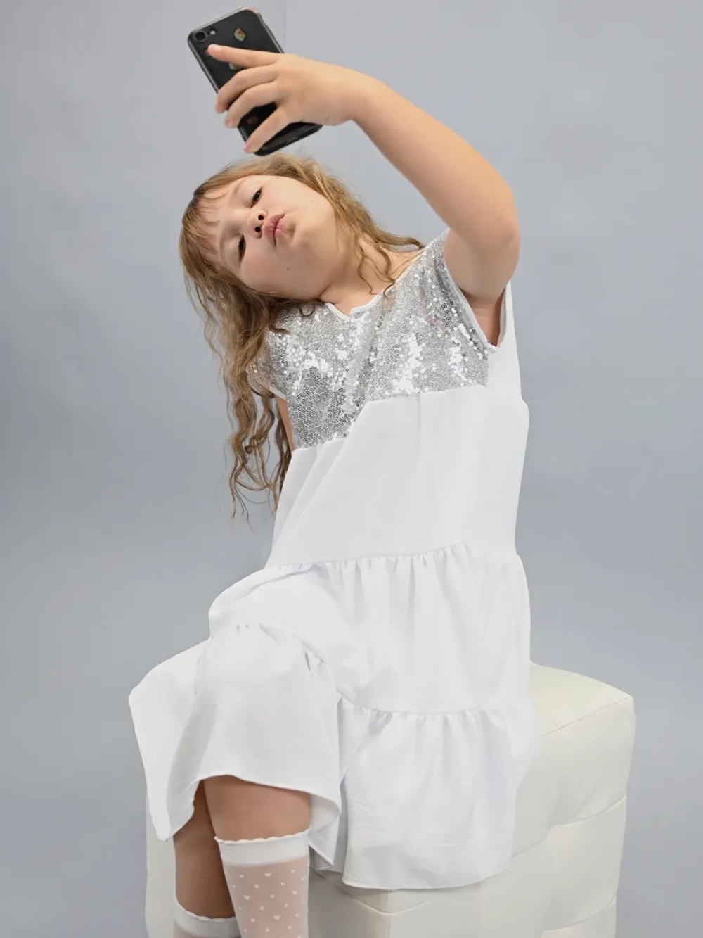 Платье нарядное для девочки с пайетками