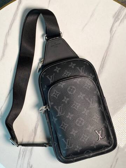 Сумка-мессенджер Louis Vuitton