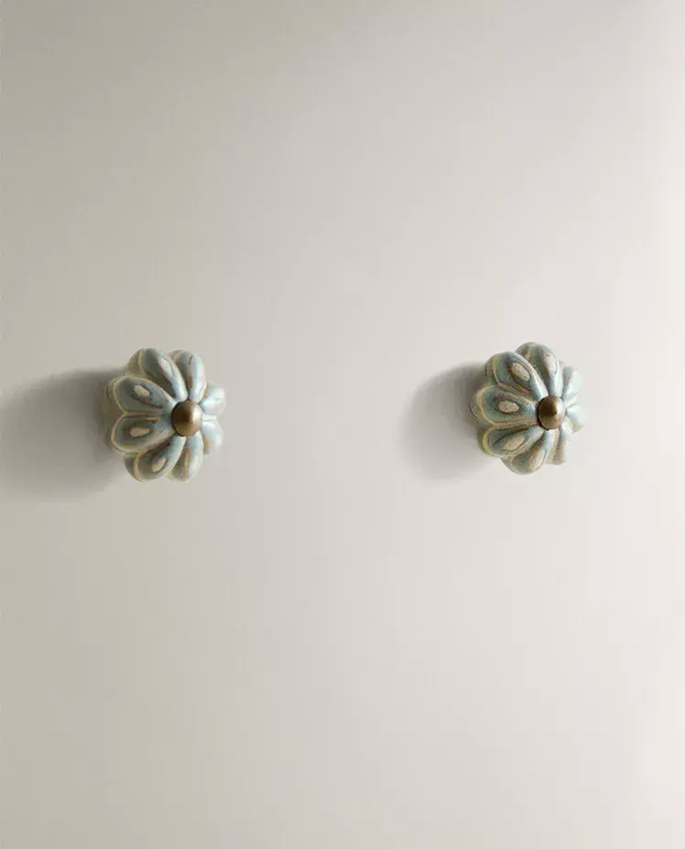 ZARA HOME НАБОР МЕБЕЛЬНЫХ РУЧЕК ИЗ КЕРАМИКИ «ЦВЕТОК» (2 ШТ.), ЗЕЛЕНЫЙ