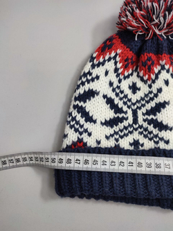 Шапка вязаная с помпоном