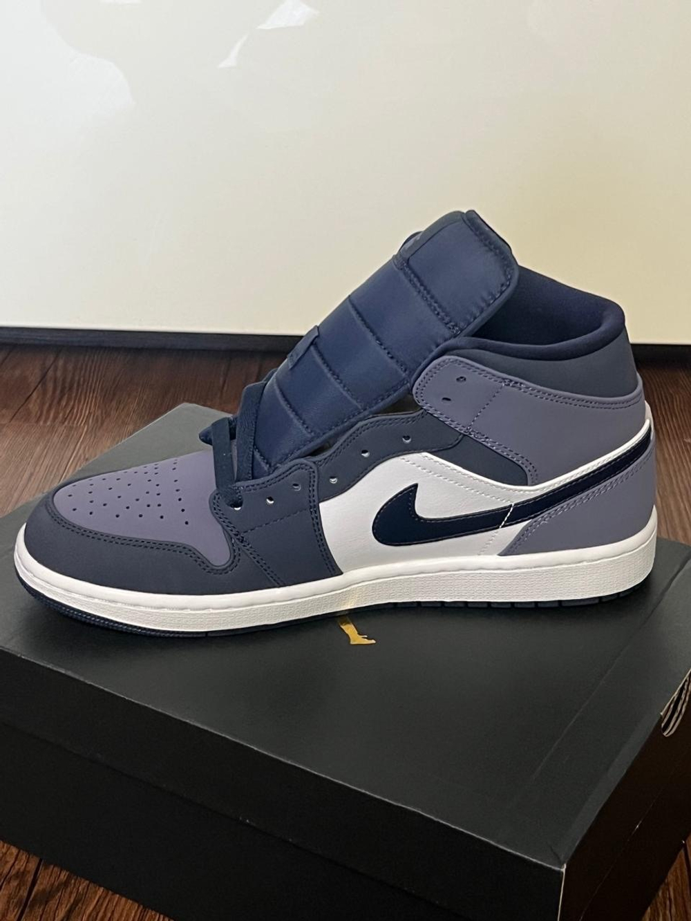 Кроссовки Air Jordan 1 Mid Obsidian