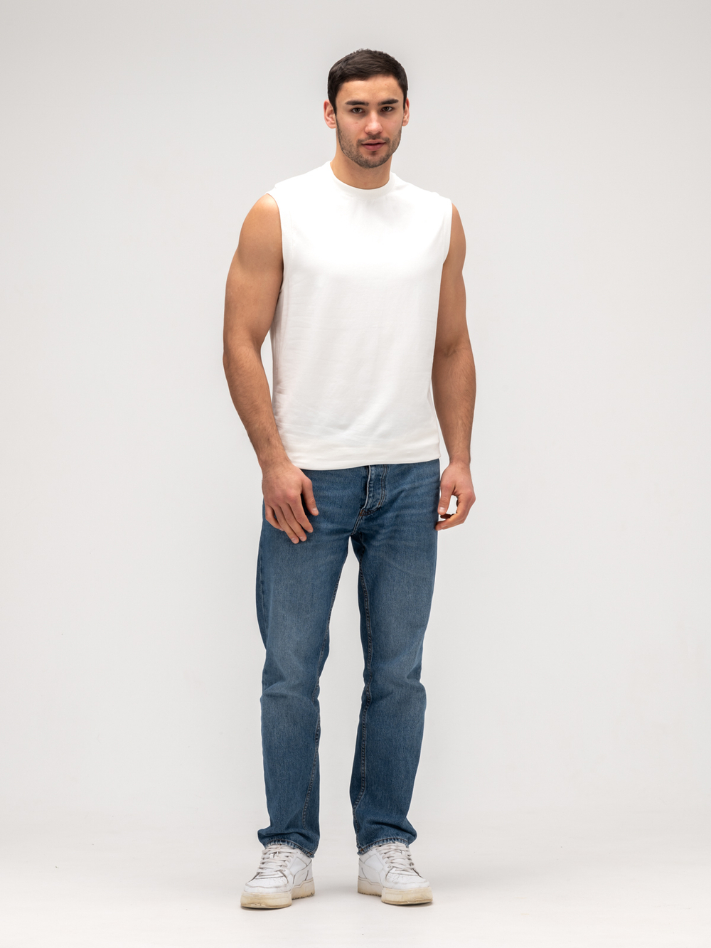 Майка мужская хлопковая на широких лямках. Белая