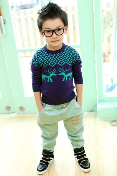 Джемпер детский с геометрическим принтом и оленями