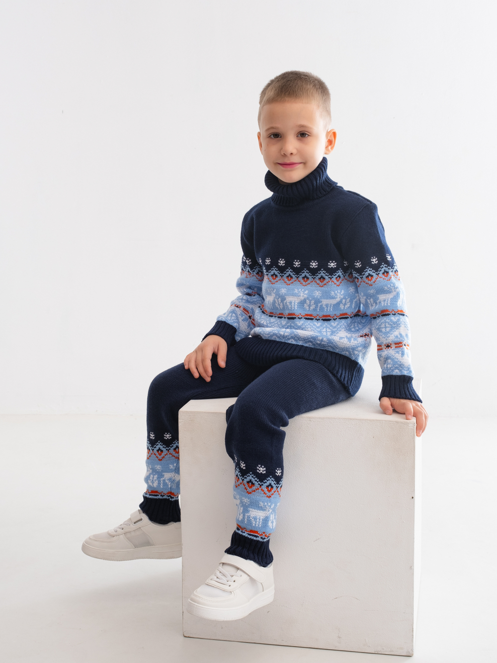 Свитер вязаный с горлом "Северное сияние"