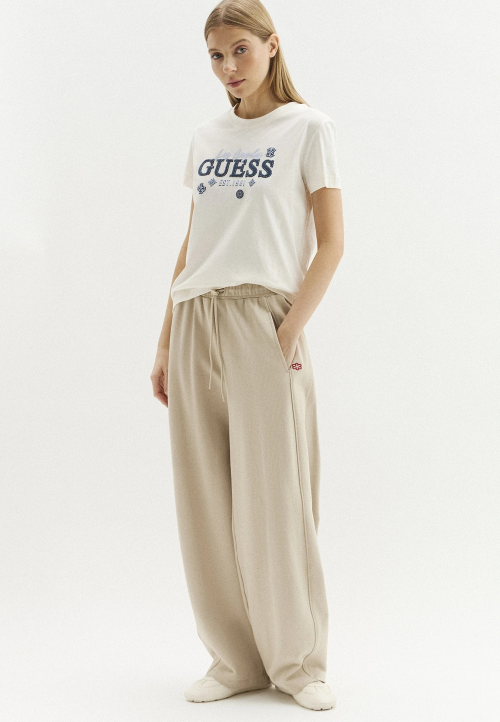 Футболка женская GUESS