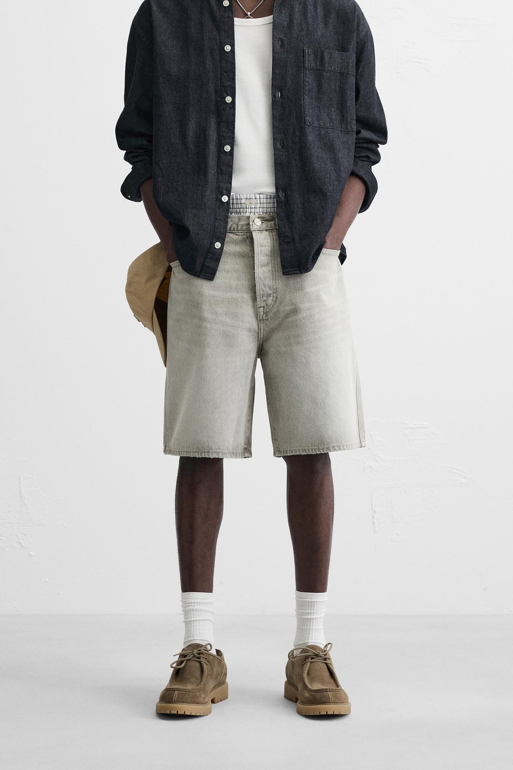 ZARA ДЖИНСОВЫЕ ШОРТЫ STRAIGHT-LEG, СЕРЫЙ