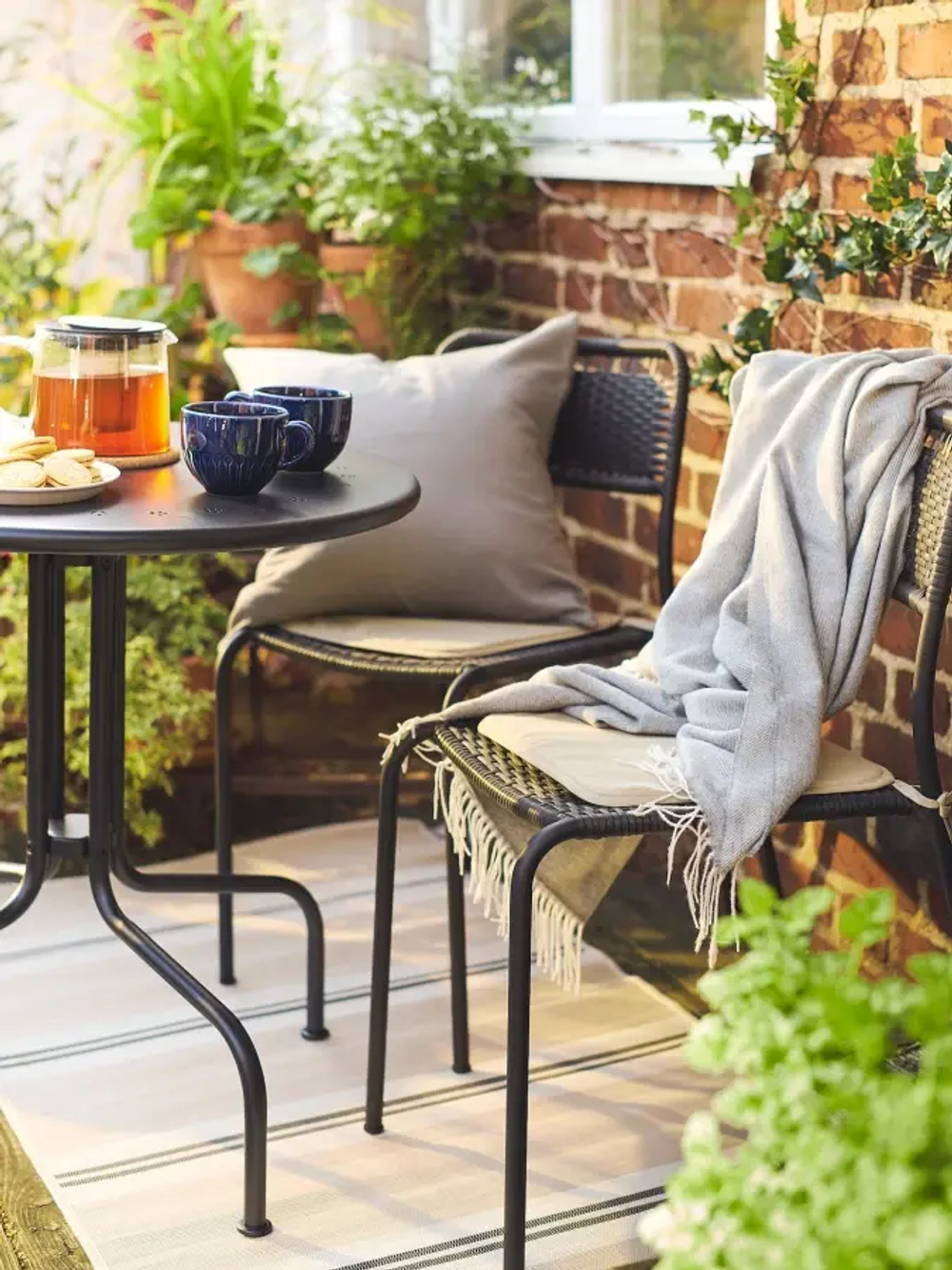 Стол + 2 стула  - LÄCKÖ /LАCKО / VIHOLMEN IKEA/ ЛЭККО/ВИХОЛЬМЕН ИКЕА, 71,5х69 см, черный