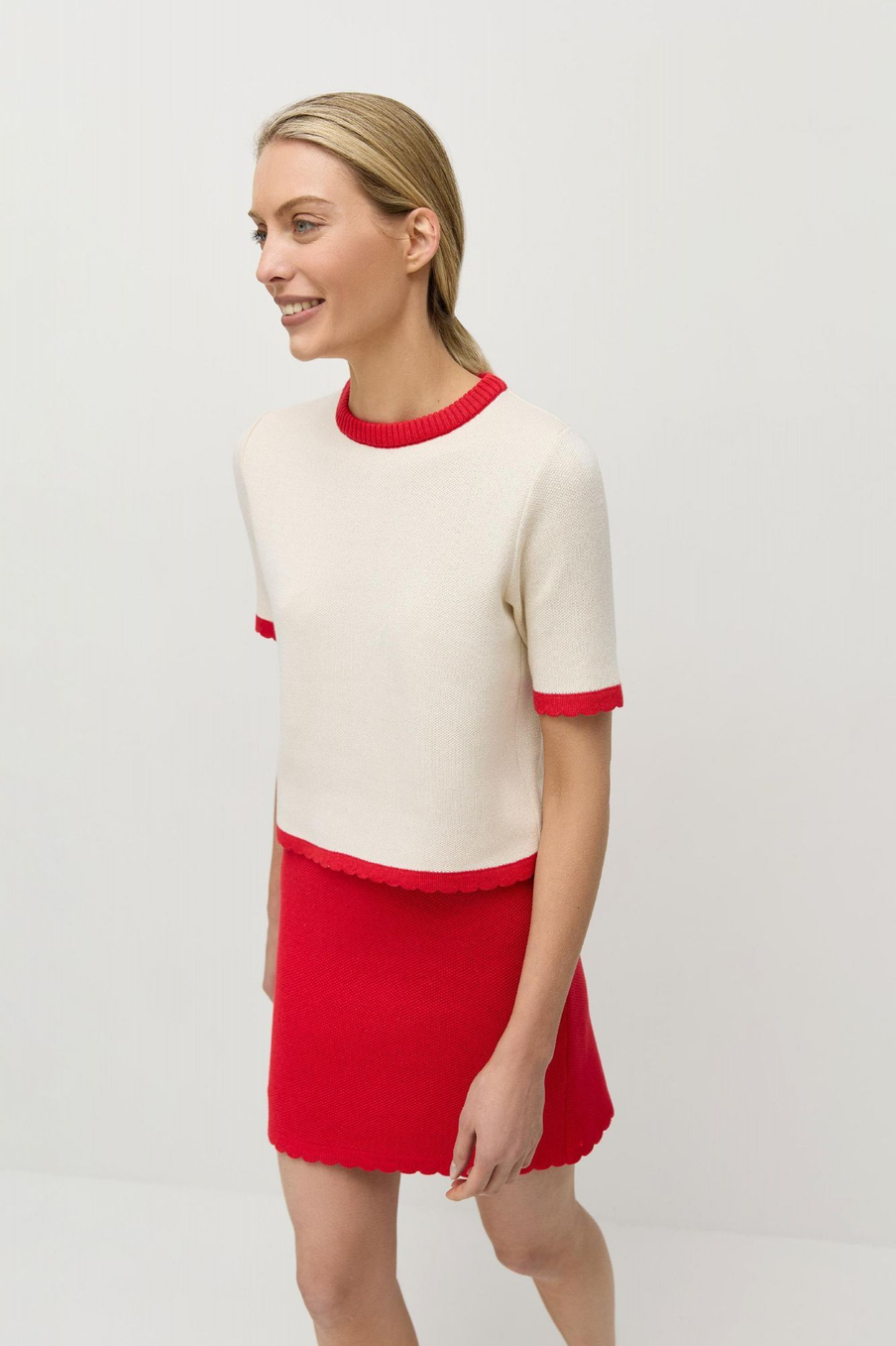 Джемпер-футболка с фигурным краем