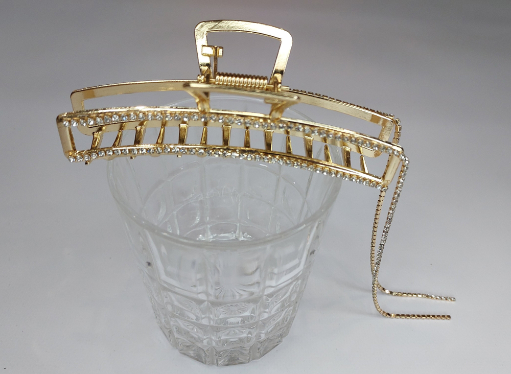 Заколка. Краб для волос со стразами и подвесками. Прямоугольная.