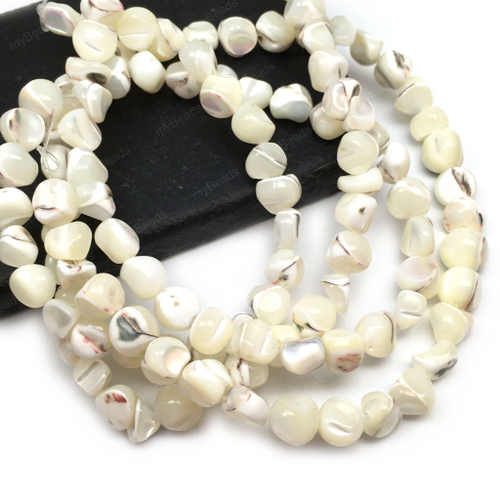 Перламутр белый ок.8х7 мм, бусины (нить)