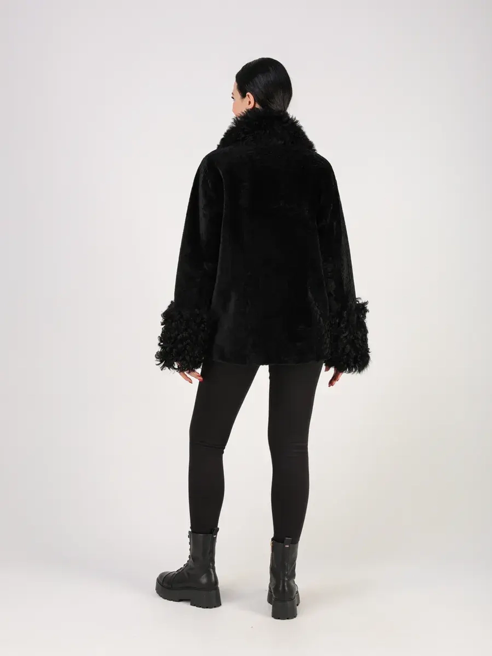 Дубленка зимняя шуба натуральная короткая двусторонняя