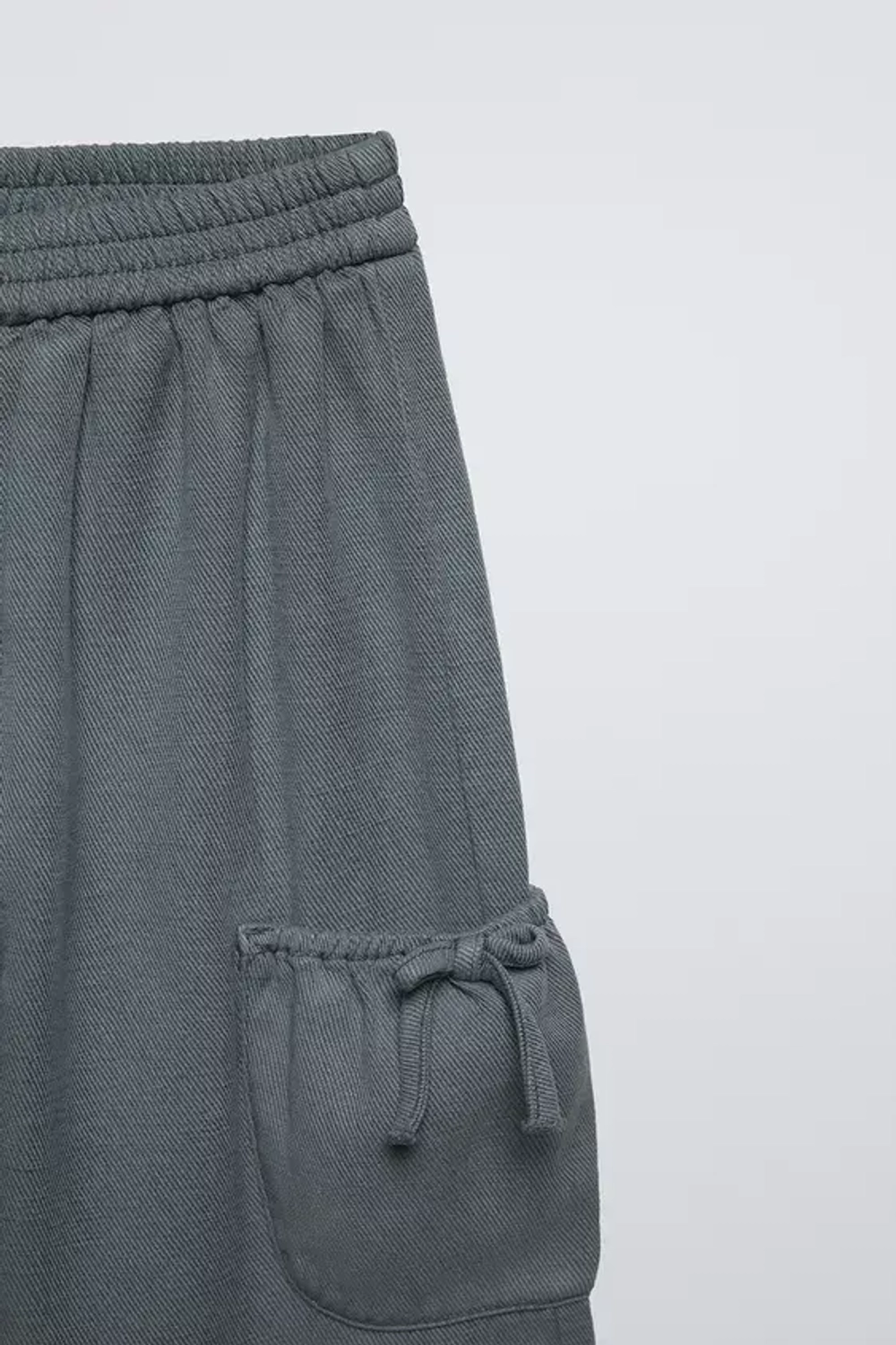 ZARA БРЮКИ ИЗ СТРУЯЩЕЙСЯ ТКАНИ С БАНТАМИ, СЕРЫЙ