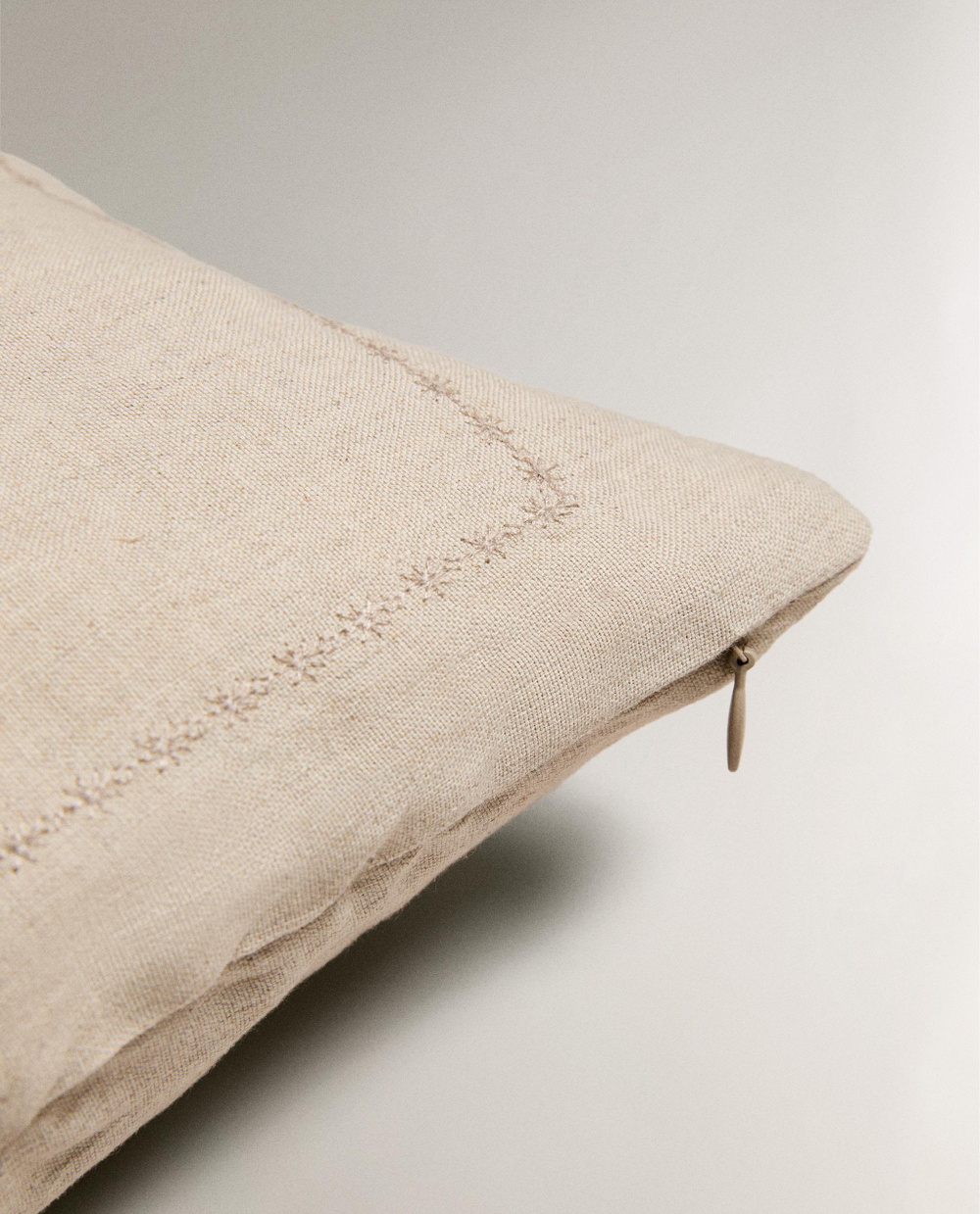 Zara Home наволочка декоративная из льна, светло-бежевый · 1140/007