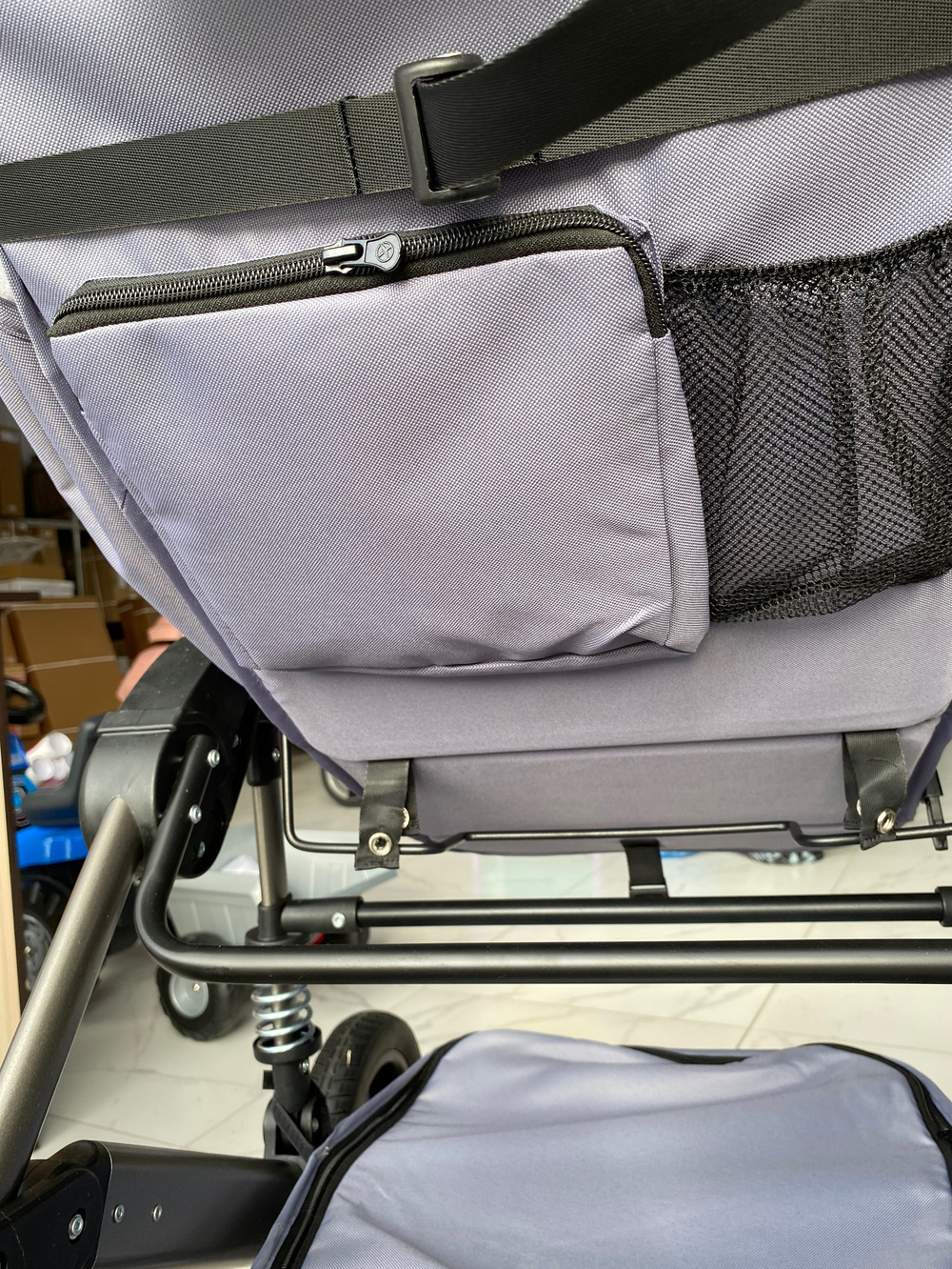 Коляска-трансформер LUXMOM 555-W 2В1 чёрный текстиль