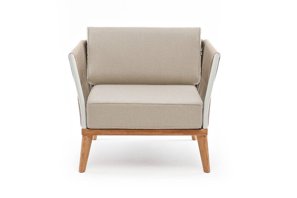 "Касабланка" кресло плетеное из роупа, основание дуб, каркас алюминий светло-серый (RAL7035) муар, роуп серо-коричневый 23мм, ткань бежевая 052