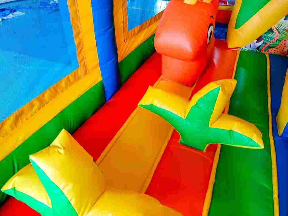 Коммерческий надувной батут "Законы джунглей", 6x4x3.8 м