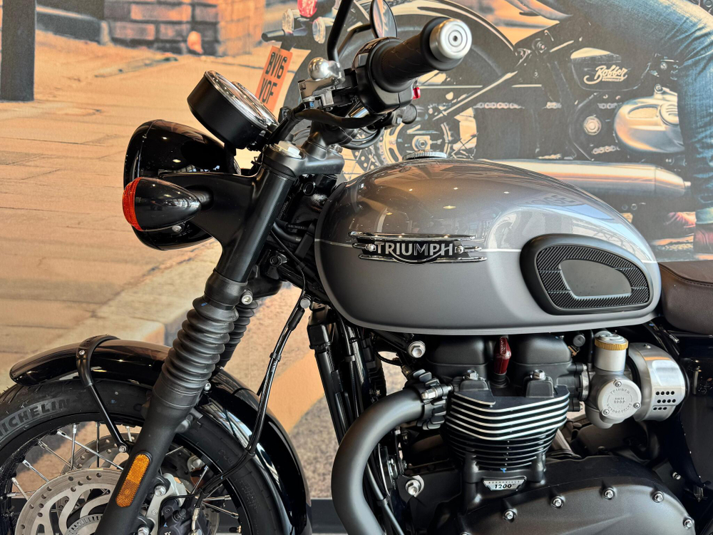 TRIUMPH BONNEVILLE T120 BLACK