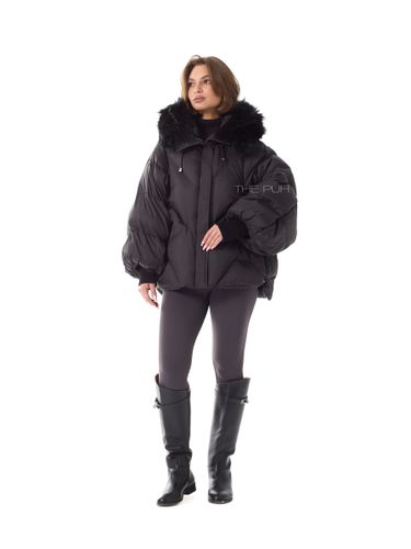 Объемный черный пуховик на молнии