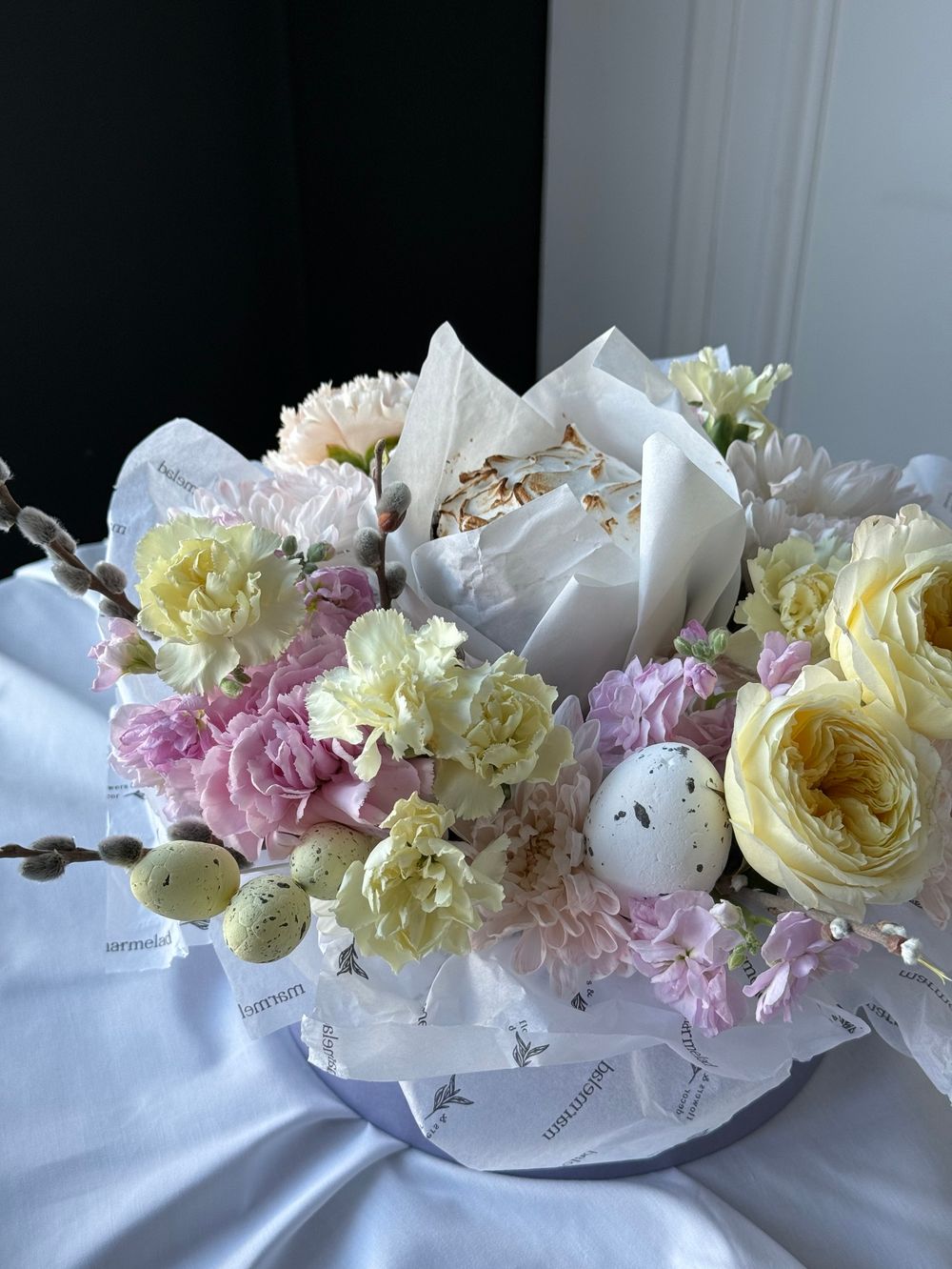 Композиция в коробке с куличем 130гр.