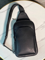 Сумка-слинг Louis Vuitton