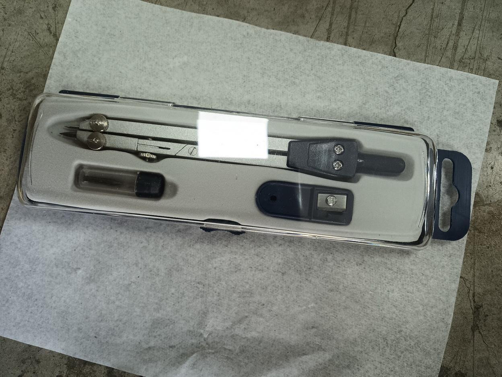 Готовальня 3 пред: циркуль металлич,грифели,точилка,пласт.футляр