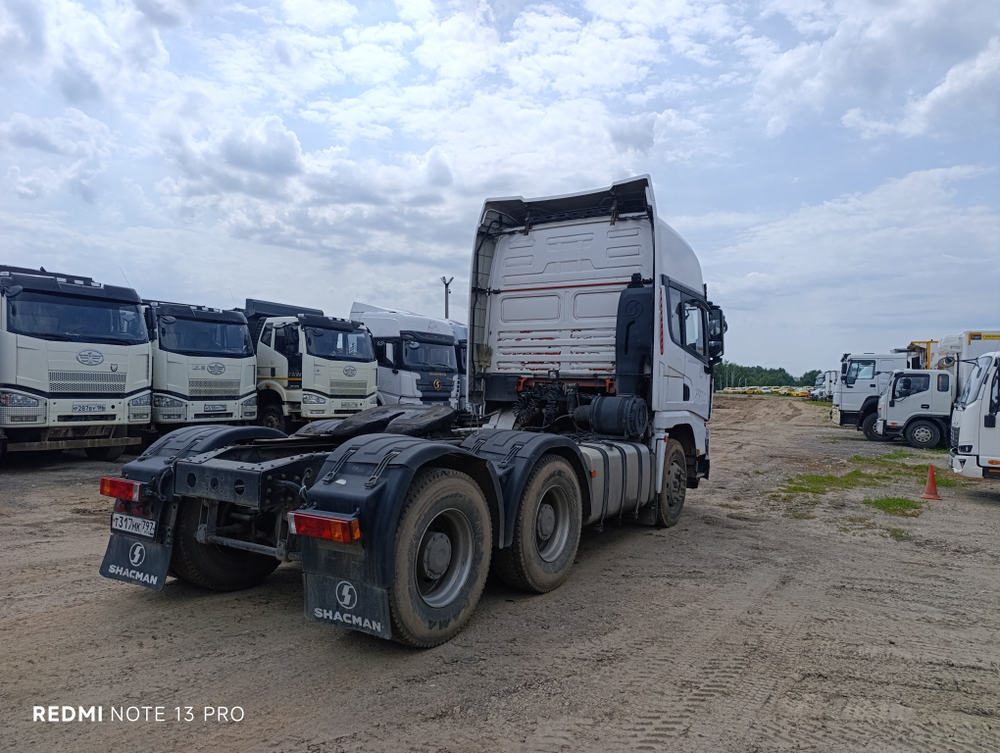 Shacman (Shaanxi) SX* 6x4 Седельный тягач SX42584V324 (Дизельный, 11,6 л, 423 л.с., МТ)