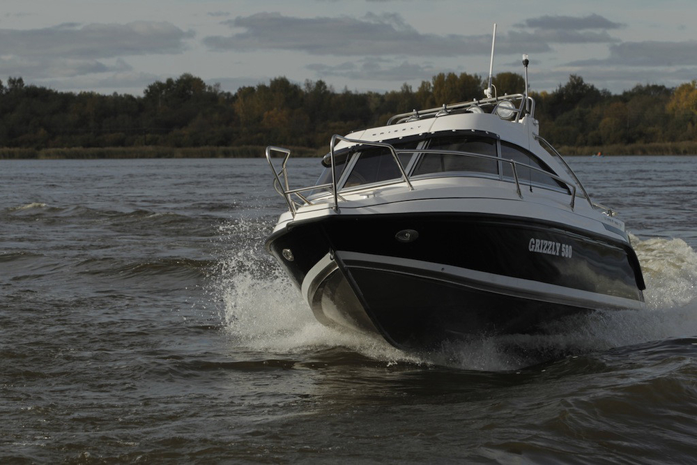 Тент транспортировочный на катер GRIZZLY 580 HT