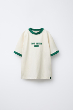 ZARA КОМПЛЕКТ ИЗ ФУТБОЛКИ И ШОРТОВ-БЕРМУДОВ С ОКАНТОВКОЙ, ЗЕЛЕНЫЙ