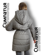 Удлиненная куртка в сером цвете с глубоким капюшоном