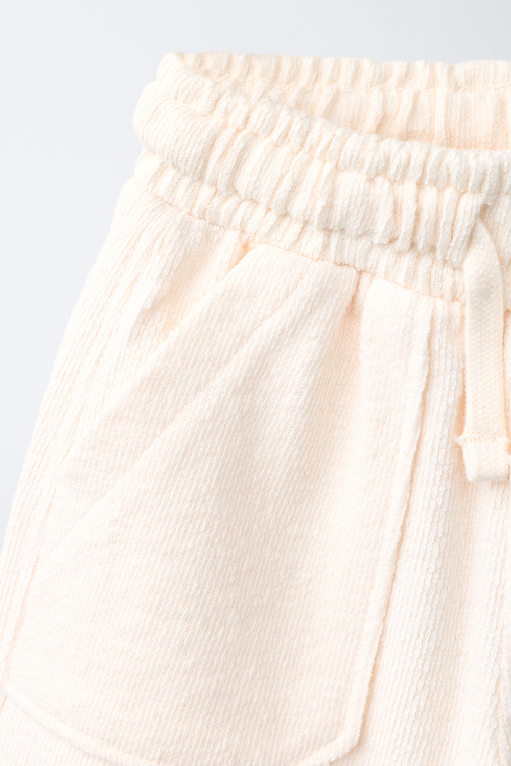 ZARA ОДНОТОННЫЕ ШОРТЫ ИЗ КРЕПА, ЭКРЮ