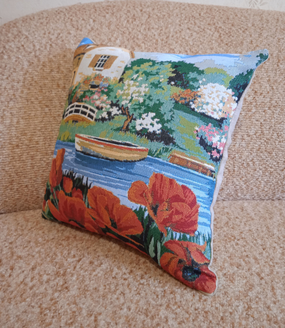 Декоративный гобеленовый чехол для интерьерной подушки Домик у реки 38*38