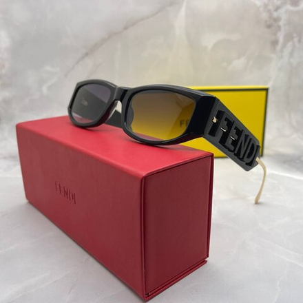Солнцезащитные очки Fendi
