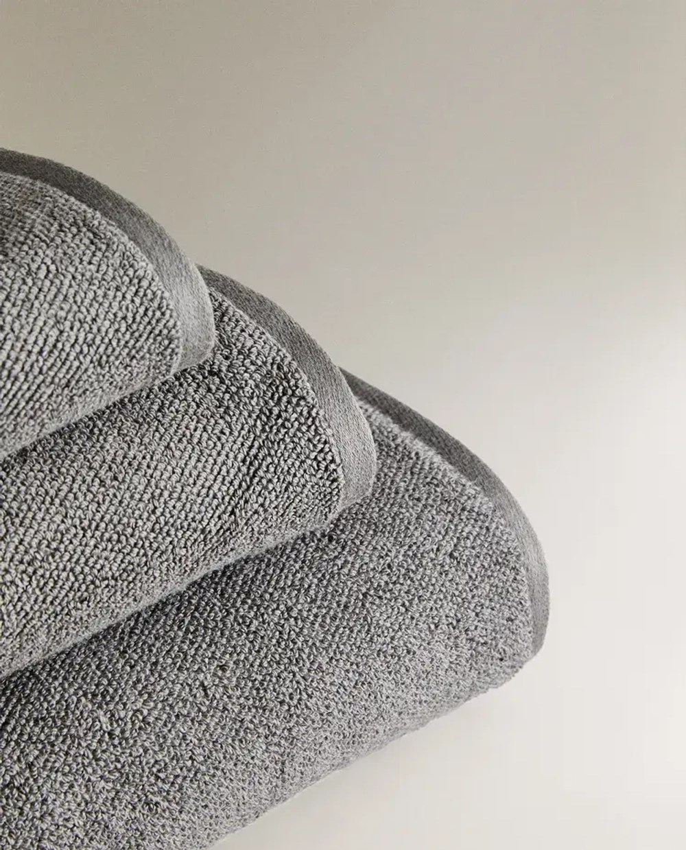 ZARA HOME ПОЛОТЕНЦЕ С ВЫШИВКОЙ, СЕРЫЙ