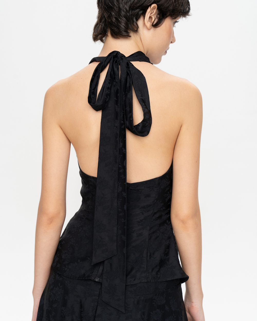 Топ на завязках с открытой спиной