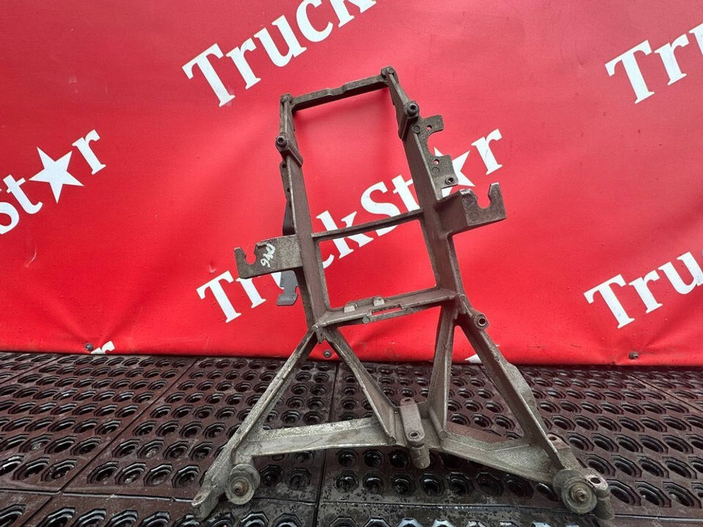 Кронштейн фары левой