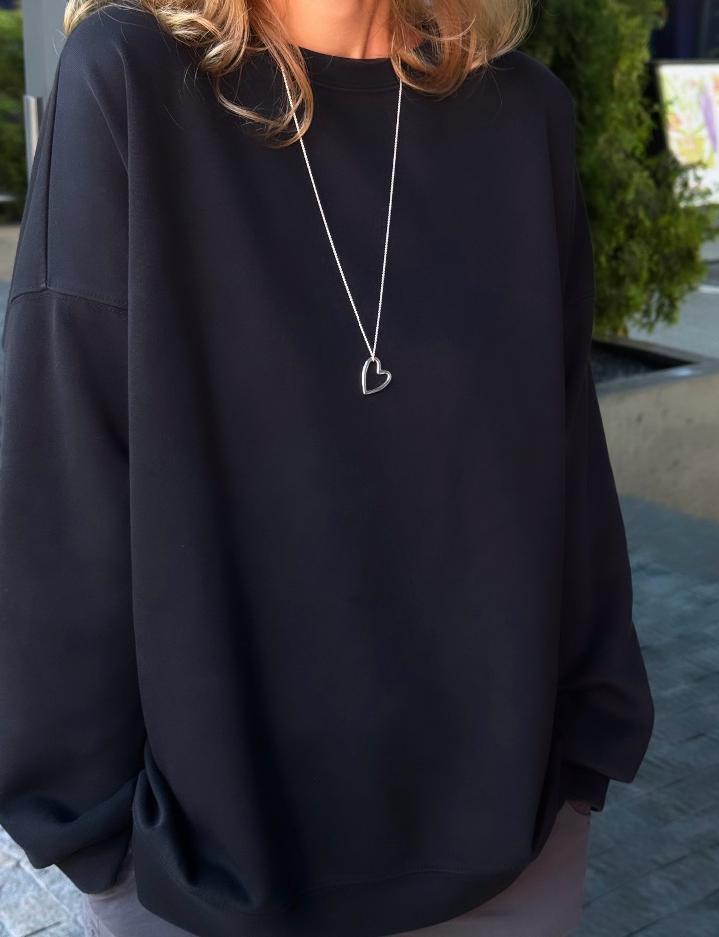 Подвеска Love на замшевом шнурке