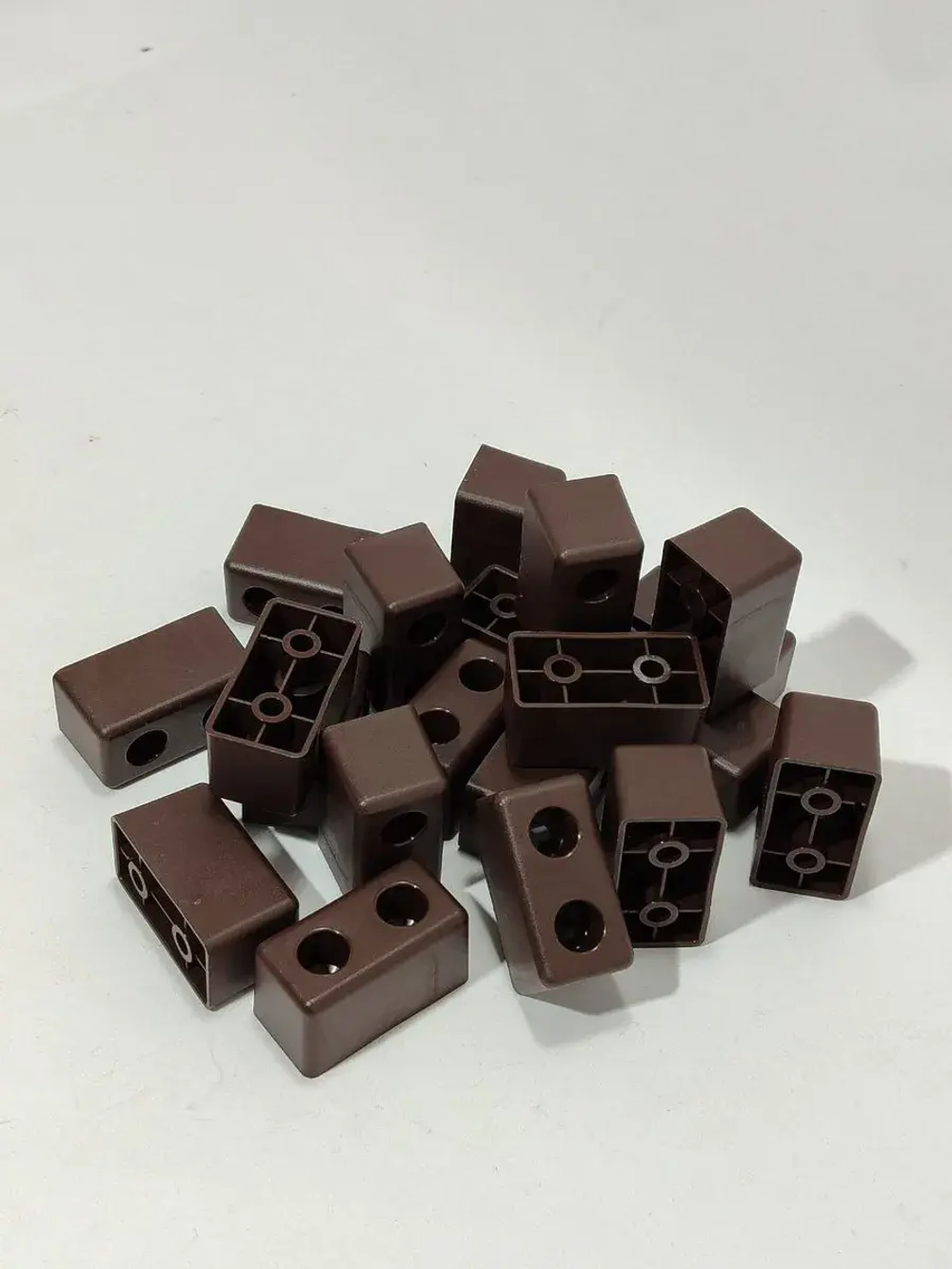 Пластиковые ножки для мебели дивана шкафа тумбочки стола