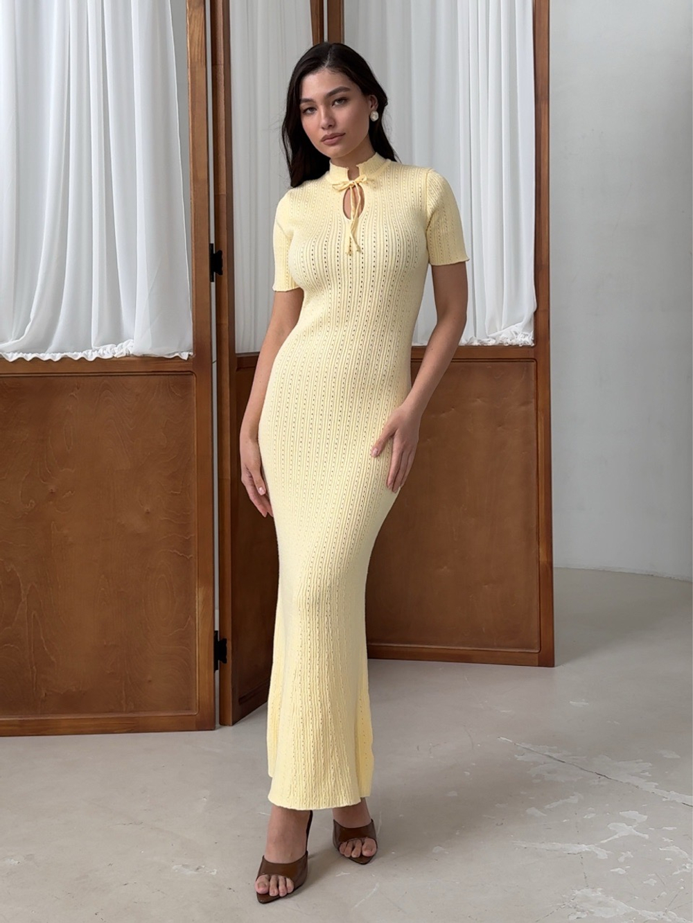 Платье вязаное, длинное, с воротником стойкой