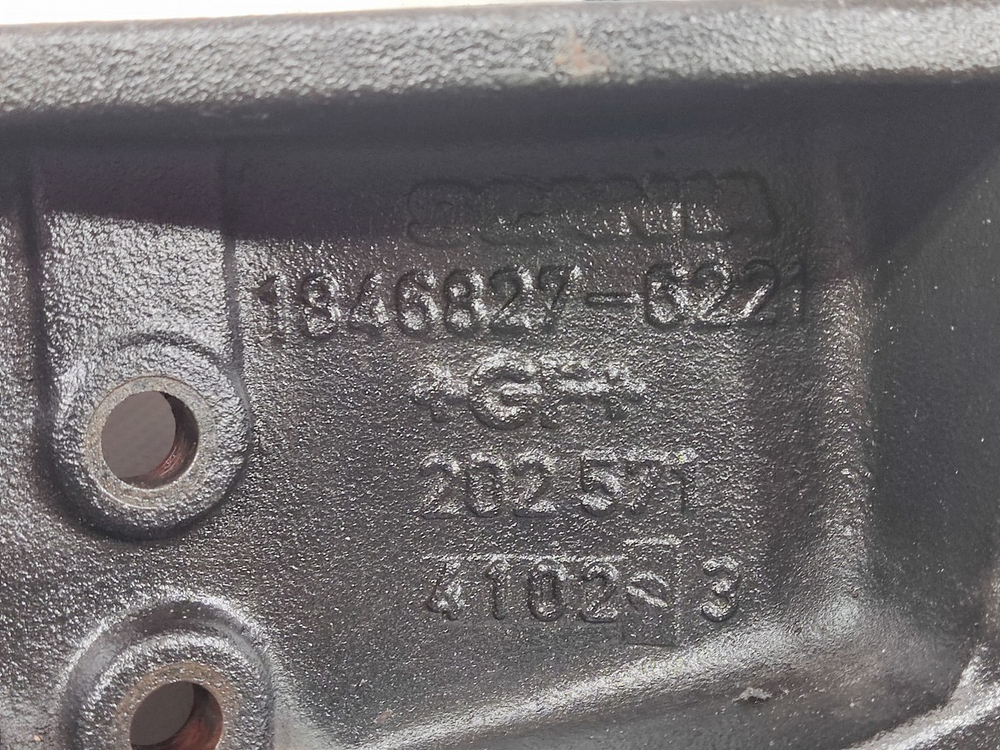 Кронштейн переднего бампера правый