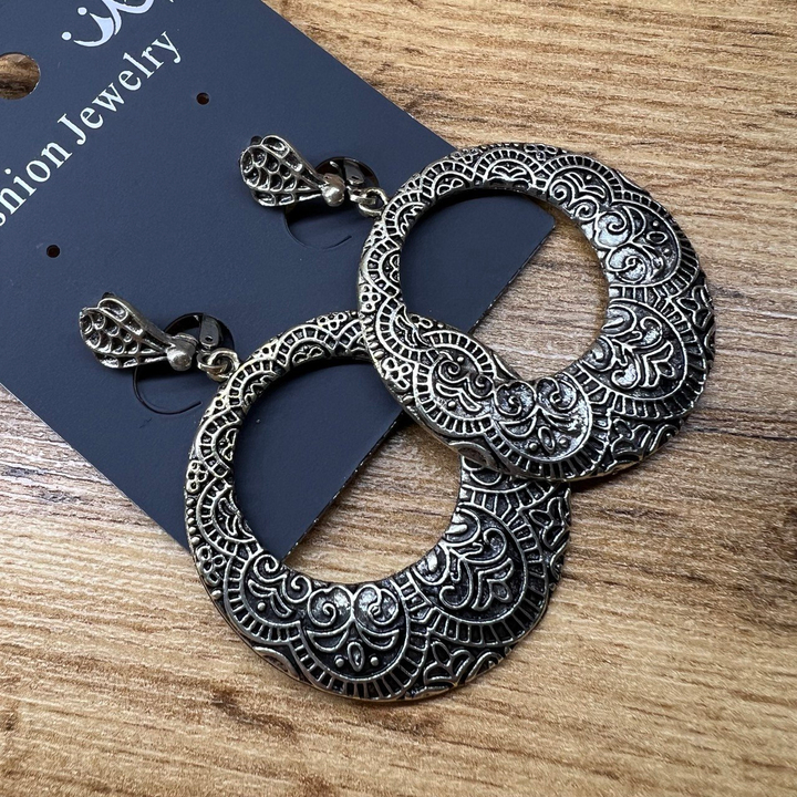 Серьги на англ. заст Bohemia круг с отверстием цветочный узор металл античный серебристый