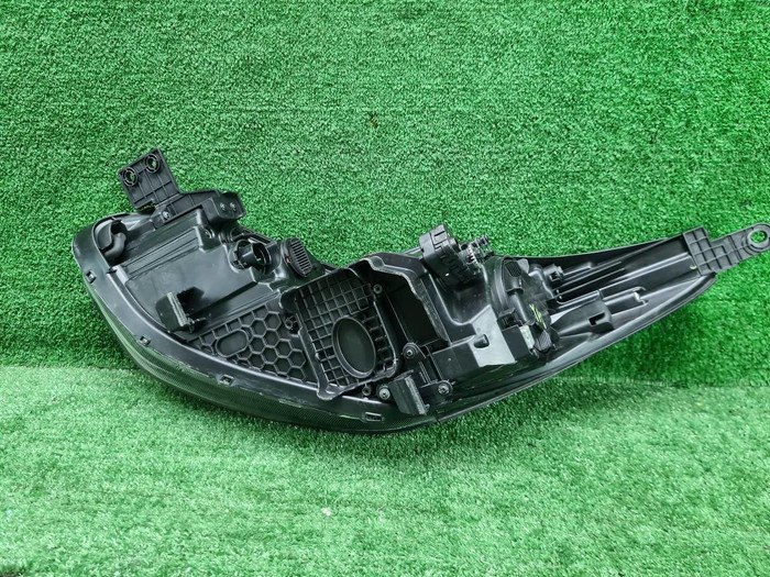 Фара правая KIA Sportage 4 QL (2016-2018) галоген