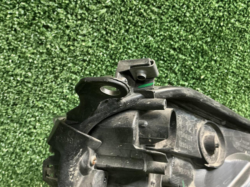 Фара правая Toyota RAV 4 CA40 (2015-2019) галоген