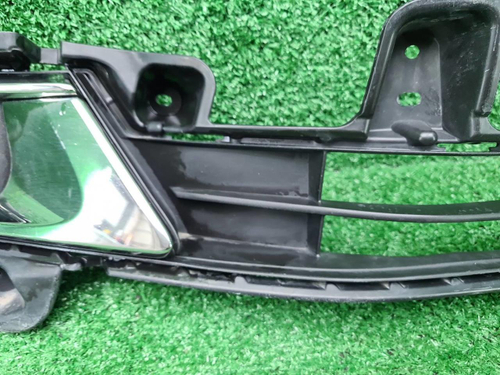 Накладка ПТФ правая Toyota Land Cruiser 200 15-21
