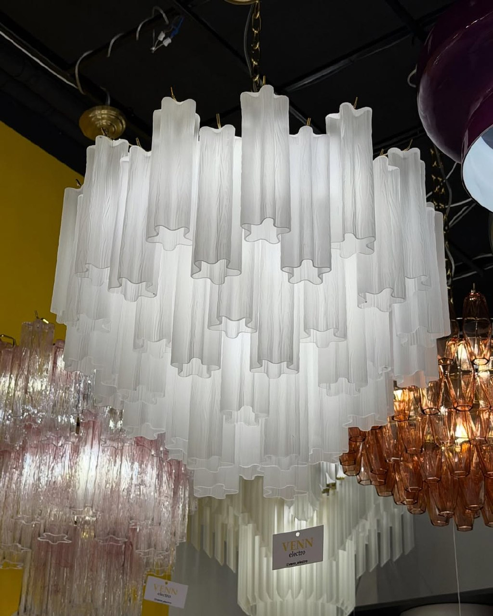 Люстра из стеклянных туб